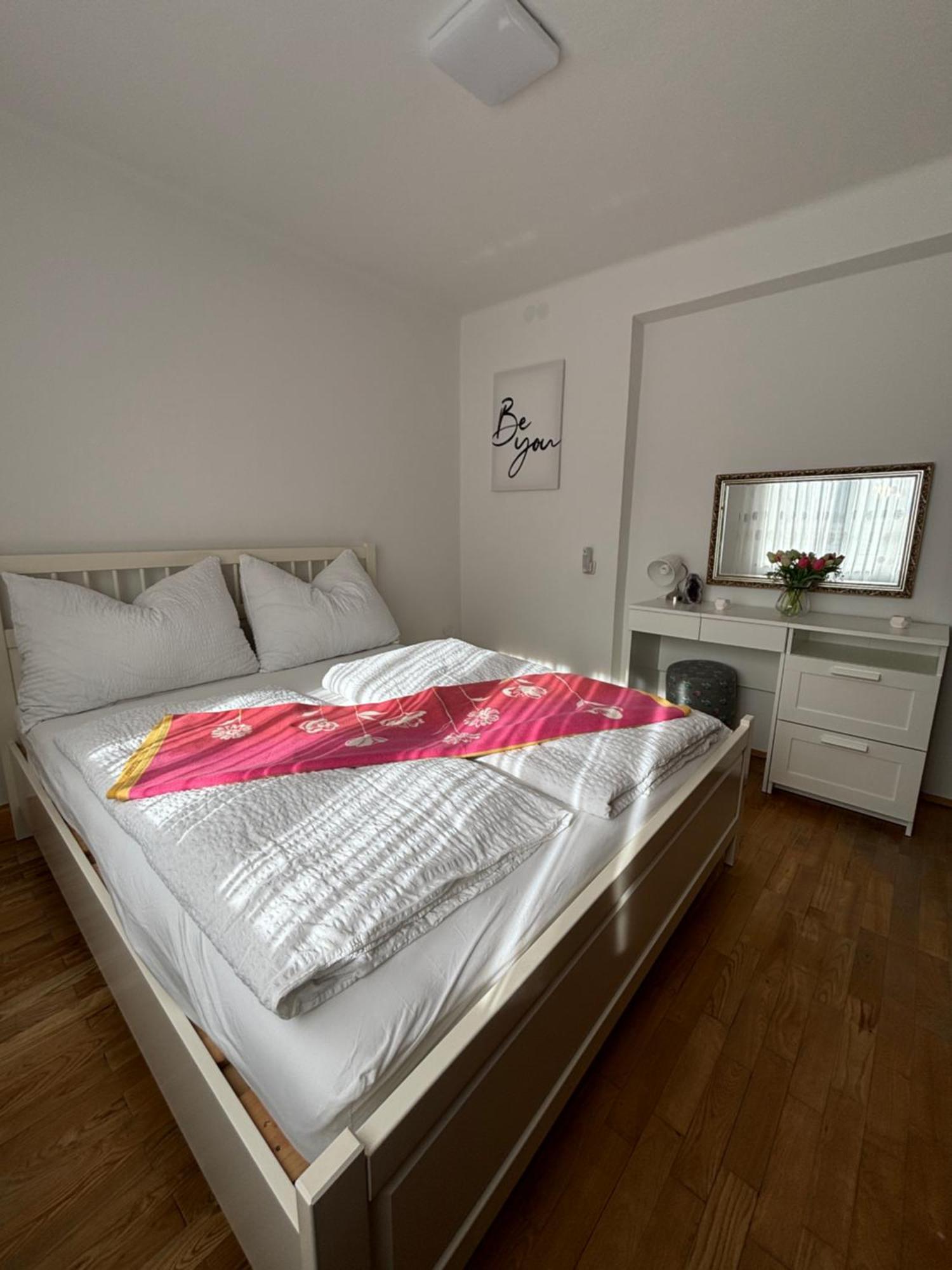 Wohnung See- Und Bergnaehe Gmunden Exterior photo